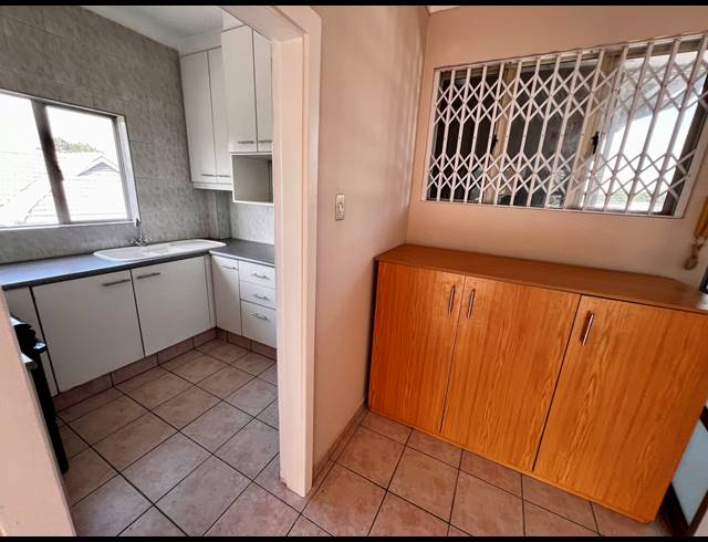 1.5 BEDROOM APARTMENT FOR SALE IN BULWER